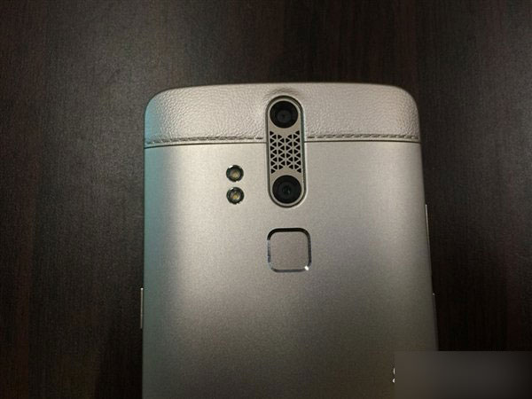 高端大气上档次!中兴新旗舰真机图赏