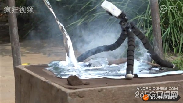 不忍直视！800度高温的铝水浇在小米Note上...