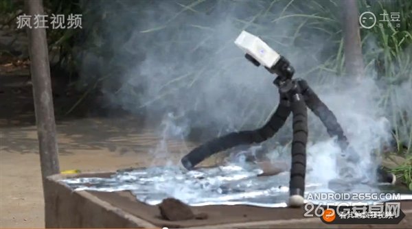 不忍直视！800度高温的铝水浇在小米Note上...