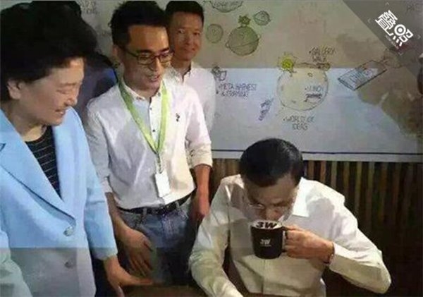 火起来的名人同款:马云彩虹毛衣爆红!