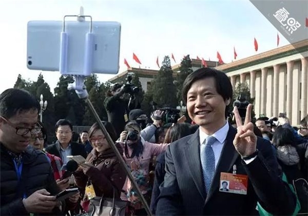 火起来的名人同款:马云彩虹毛衣爆红!