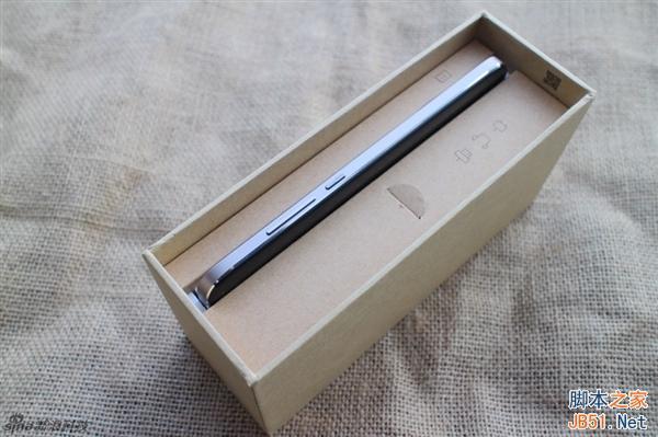 华为麦芒4真机图赏：金属机身颜值挺不错