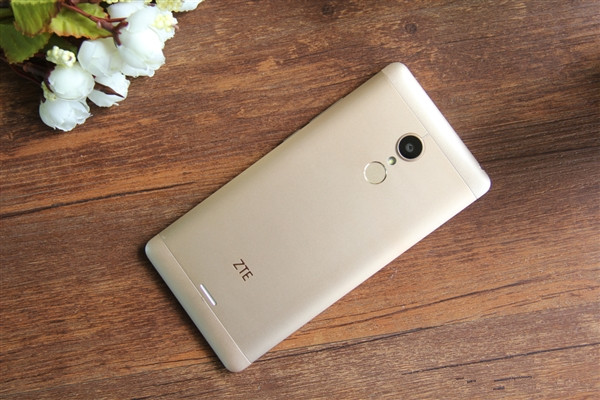 999元中兴威武3图赏：金属机身/指纹识别