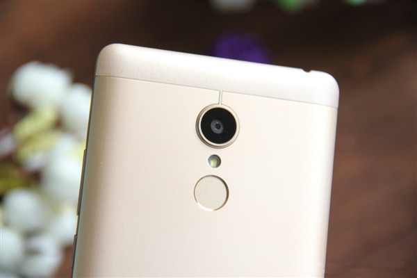 999元中兴威武3图赏：金属机身/指纹识别