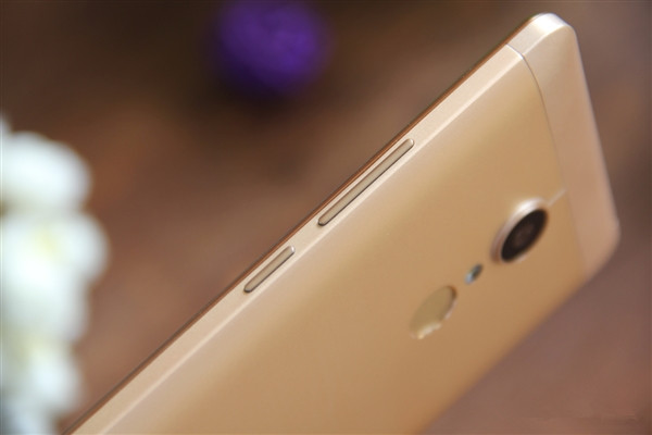 999元中兴威武3图赏：金属机身/指纹识别