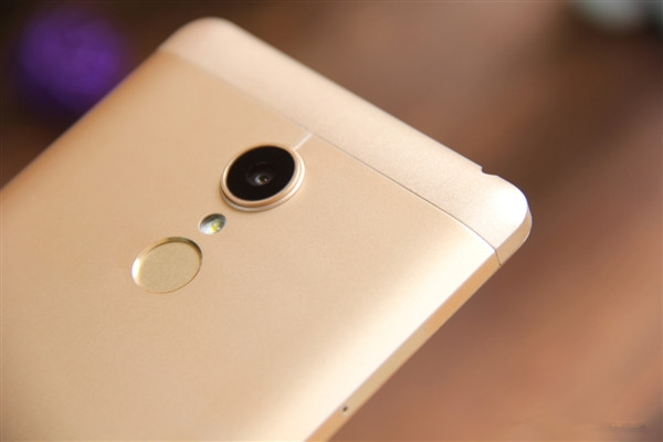 999元中兴威武3图赏：金属机身/指纹识别