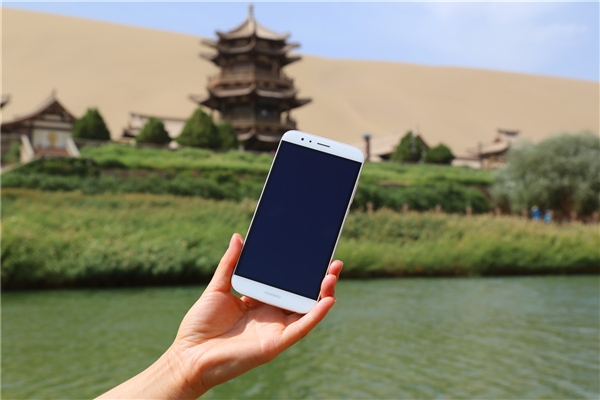 华为麦芒4开箱图赏之月牙泉篇