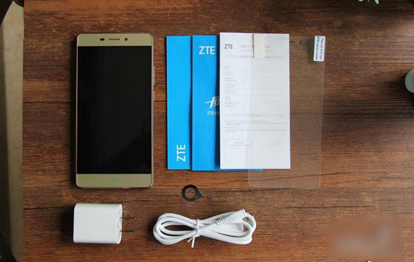 中兴威武3怎么插卡 中兴威武3安装SIM卡图文教程