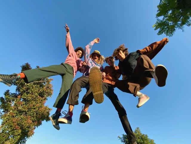 iPhone11和iPhoneXR哪个好？iPhoneXR和iPhone11配置拍照外观对比评测