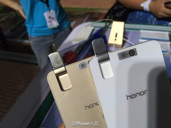 1599！华为荣耀7i真机上手图赏：妹子大爱