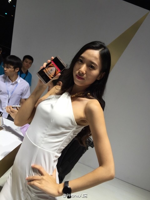 1599！华为荣耀7i真机上手图赏：妹子大爱