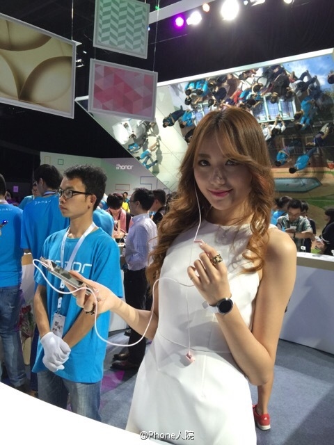 1599！华为荣耀7i真机上手图赏：妹子大爱