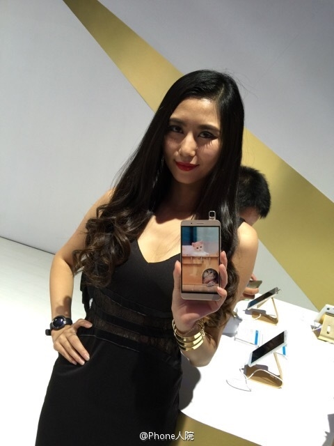 1599！华为荣耀7i真机上手图赏：妹子大爱