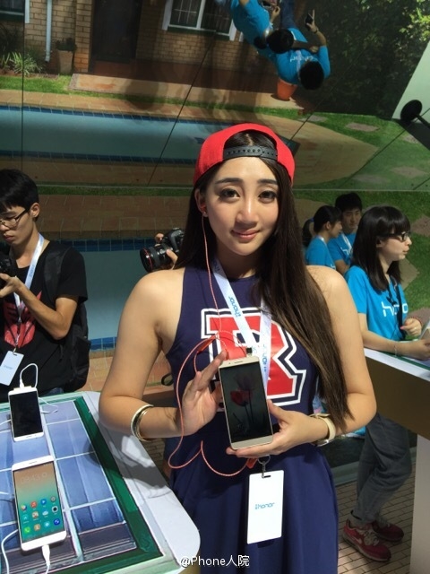 1599！华为荣耀7i真机上手图赏：妹子大爱