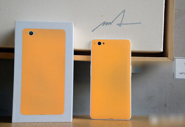 坚果手机后盖怎么打开 锤子坚果U1后盖更换教程