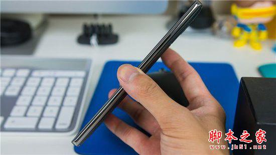 LG V10真机图赏：金属边框+双显示屏