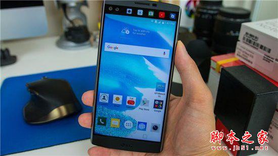 LG V10真机图赏：金属边框+双显示屏