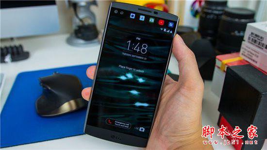 LG V10真机图赏：金属边框+双显示屏