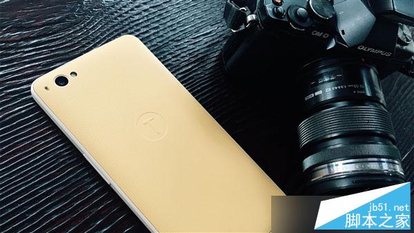 集齐八款召唤龙哥！文青版坚果手机开箱图赏