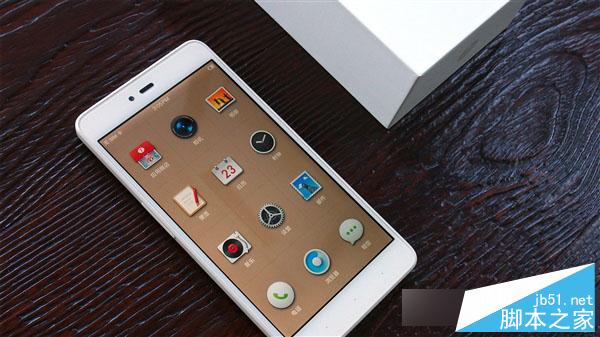 集齐八款召唤龙哥！文青版坚果手机开箱图赏