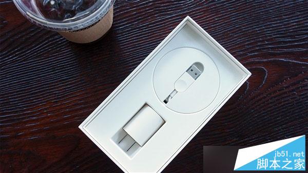 集齐八款召唤龙哥！文青版坚果手机开箱图赏