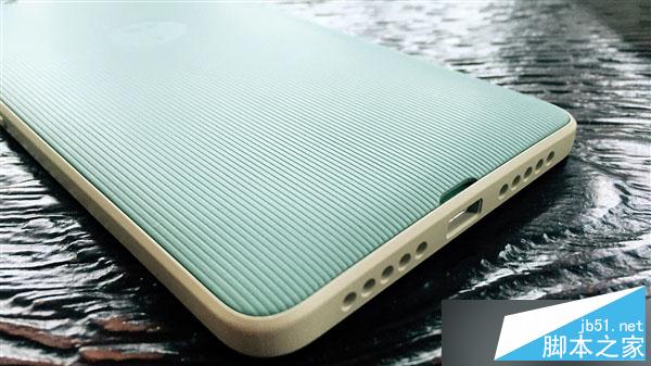 集齐八款召唤龙哥！文青版坚果手机开箱图赏