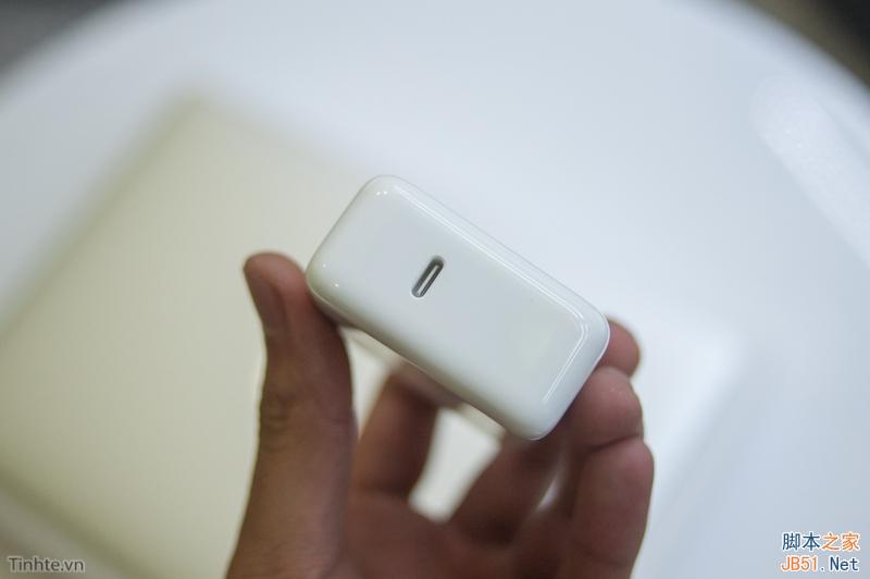 史上最薄Macbook开箱:精致到没话说