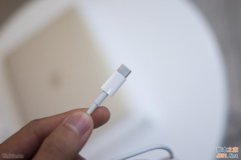 史上最薄Macbook开箱:精致到没话说