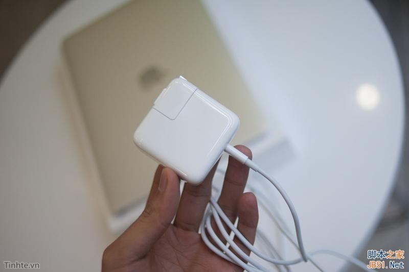 史上最薄Macbook开箱:精致到没话说
