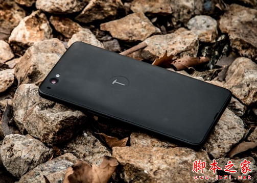 坚果手机黑色版好看吗 坚果手机黑色版真机图赏