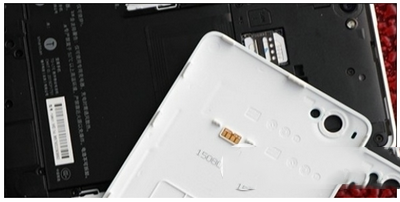 坚果手机怎么插卡 坚果手机安装sim卡图文教程1