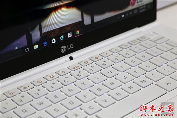 LG全球最轻14寸超极本首发:不到1公斤 续航逆天