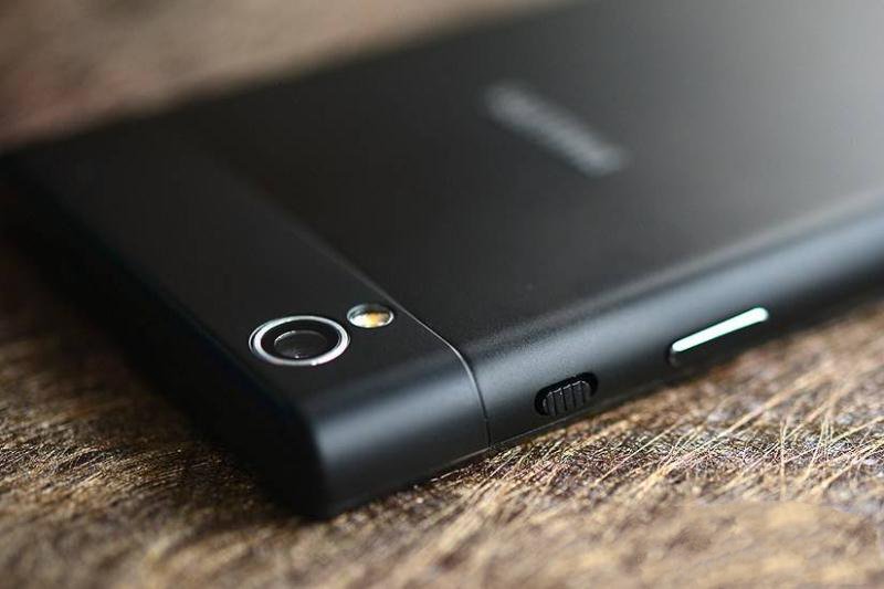 飞利浦蓝宝续航版加入了省电按钮，用户可以将手机快速设定在省电模式上。