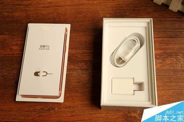 蓝魔R9开箱图赏：同时登两个微信、QQ