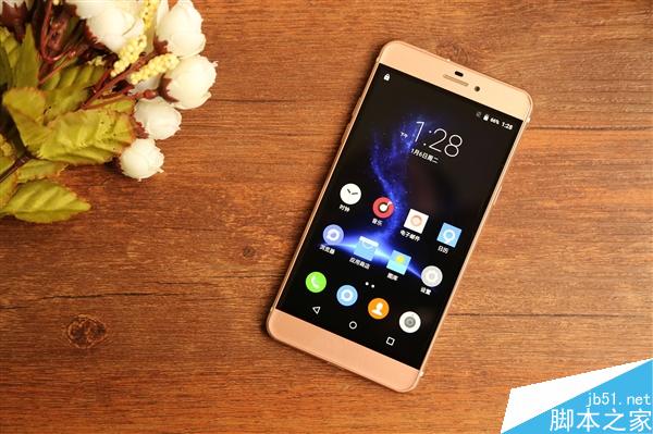 蓝魔R9开箱图赏：同时登两个微信、QQ