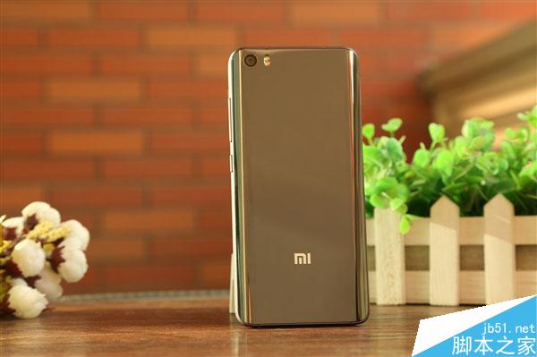 小米5陶瓷vs.玻璃真机对比图赏：差别这么大！