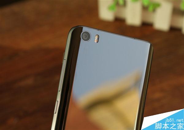 小米5陶瓷vs.玻璃真机对比图赏：差别这么大！