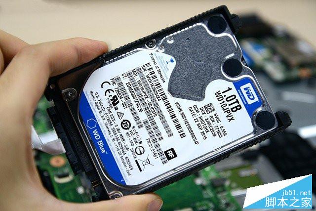 惠普WASD暗影精灵拆电池、内存、硬盘