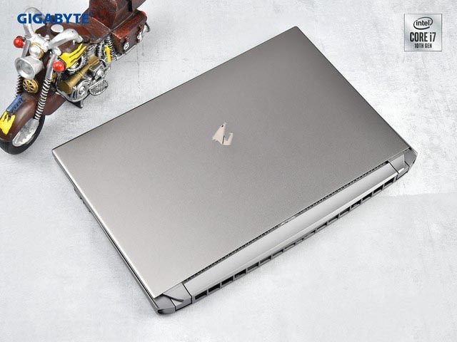 首款8核i7处理器 技嘉AORUS 15G游戏本评测
