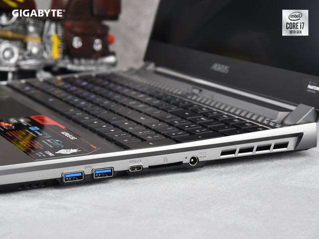 首款8核i7处理器 技嘉AORUS 15G游戏本评测
