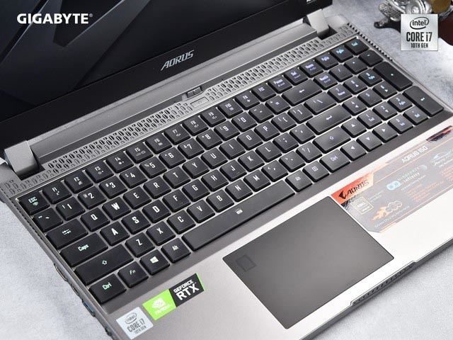 首款8核i7处理器 技嘉AORUS 15G游戏本评测