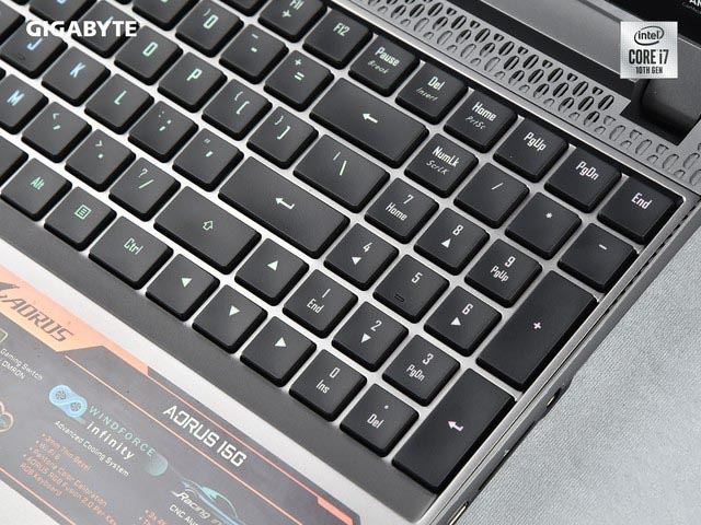 首款8核i7处理器 技嘉AORUS 15G游戏本评测