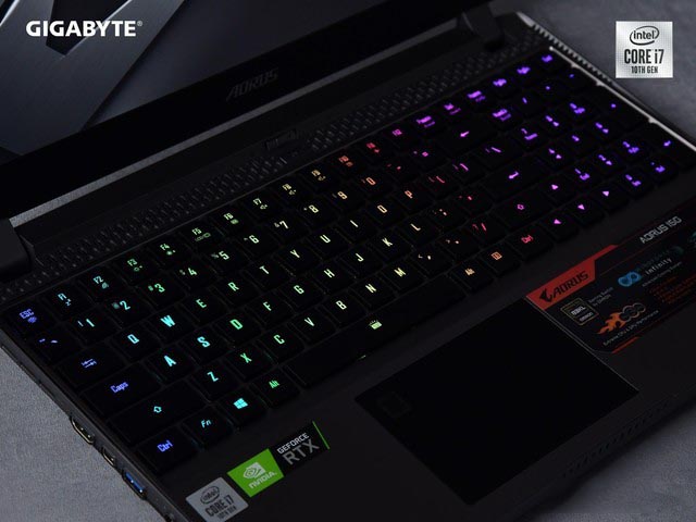 首款8核i7处理器 技嘉AORUS 15G游戏本评测