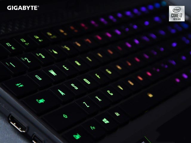 首款8核i7处理器 技嘉AORUS 15G游戏本评测