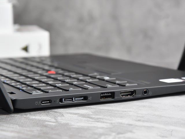 机身A面材质竟与火箭同源 ThinkPad X1 Carbon 2020试用体验
