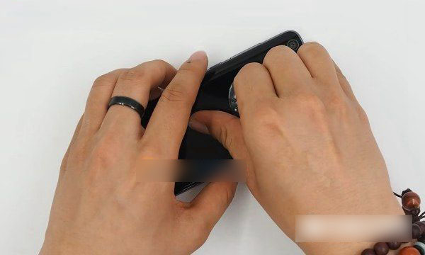 小米5尊享版后盖可以换吗 小米5尊享版后盖怎么打开?