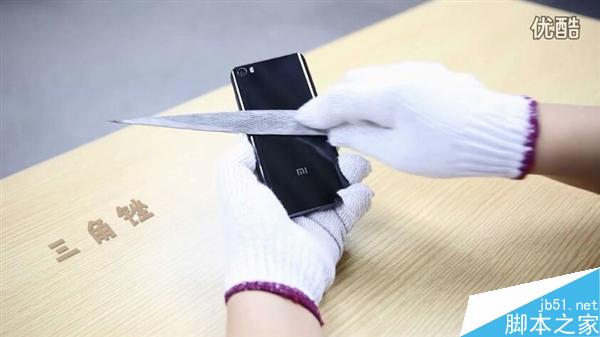 小米5陶瓷后壳有多硬?暴虐视频让人吃惊