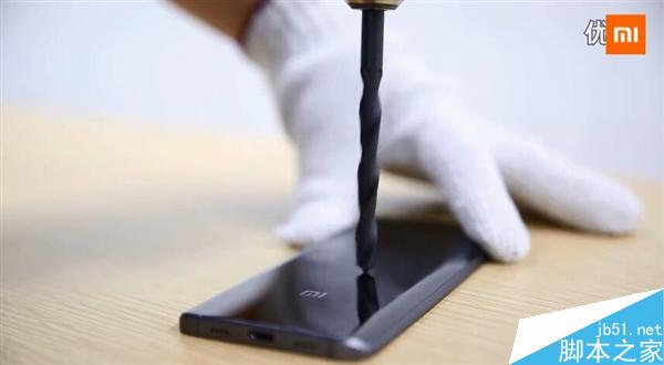 小米5陶瓷后壳有多硬?暴虐视频让人吃惊