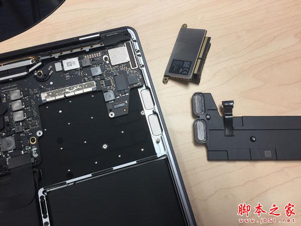 入门级新MBP拆解:比前几代更难拆/可更换SSD