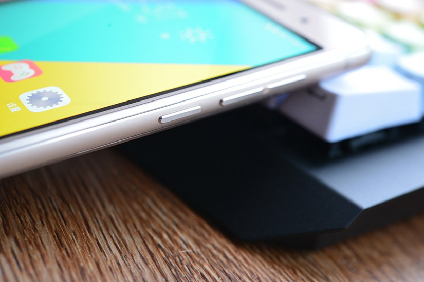 高颜值小屏千元机 酷派锋尚mini图赏(6/10)